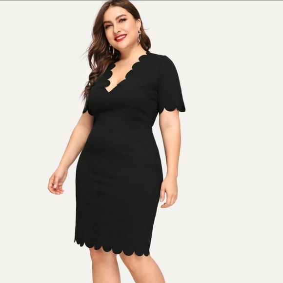 SOLD Privately 💝 Plunging Neck Scallop Edge Dress - Picture 2 of 6